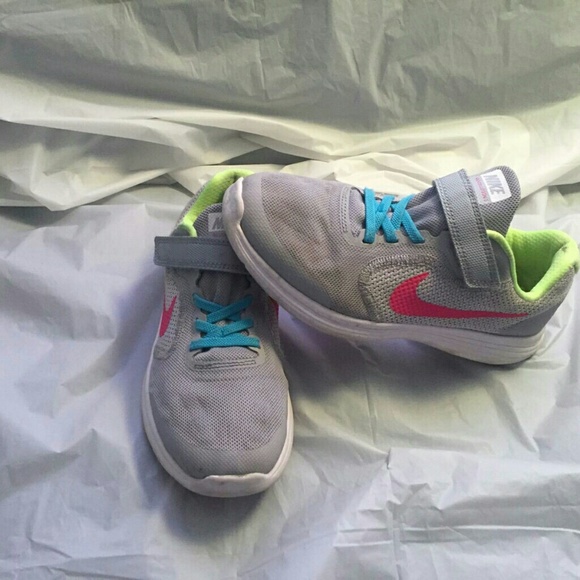 Nikes - Picture 4 of 6